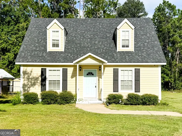 67 Charlton Rd, Hazlehurst, GA 31539