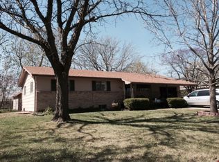 987 N Brownthrush Ln, Wichita, KS 67212