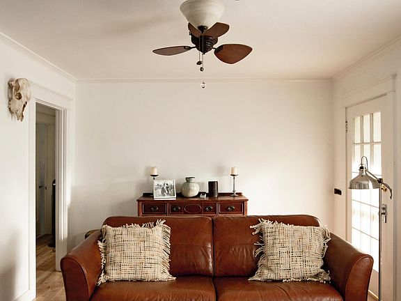 4th image of 4988 Mount Royal Dr