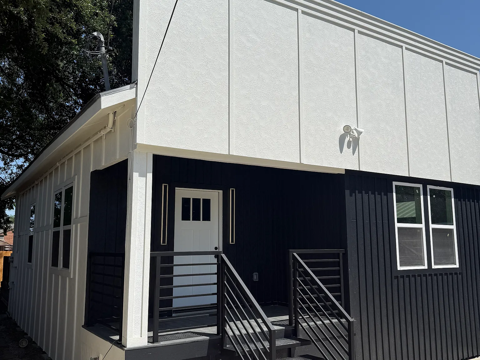 905 N Loop — Photo 1