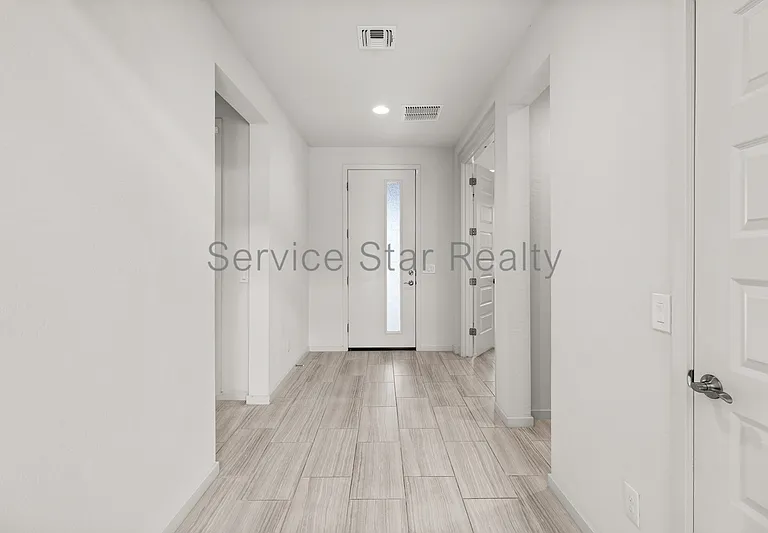 3407 E Louise Dr — Photo 4