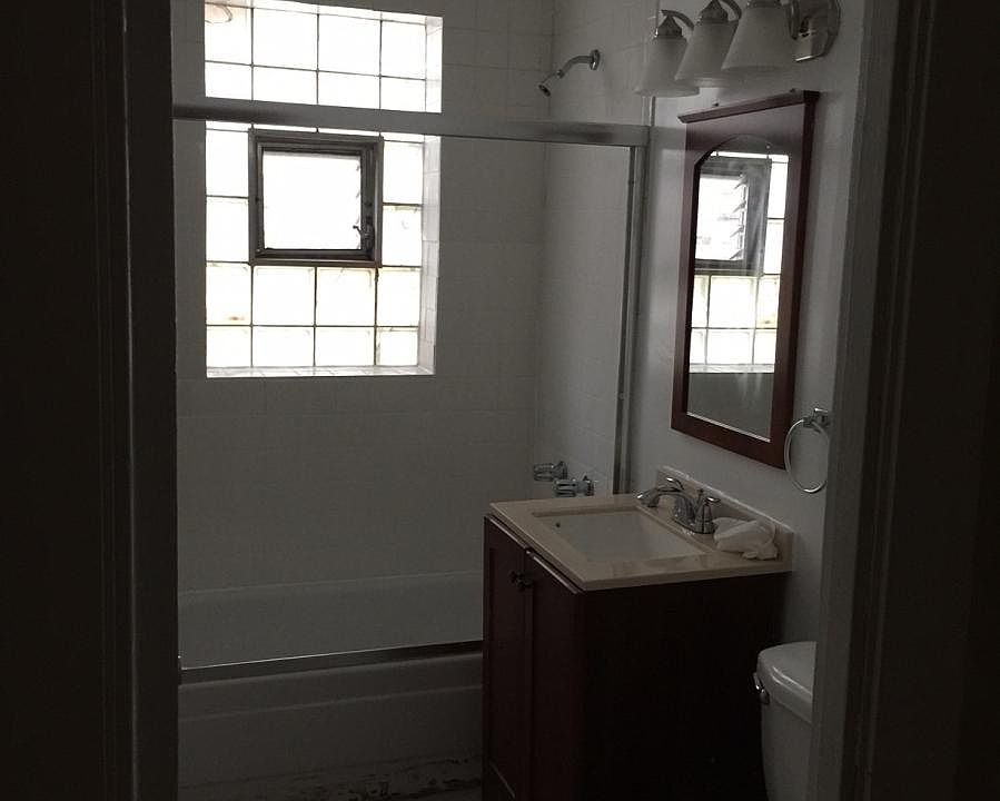 2nd image of 5237 N Winthrop Ave