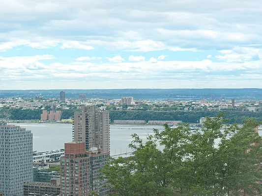 Sold by Sotheby's International Realty | media 14