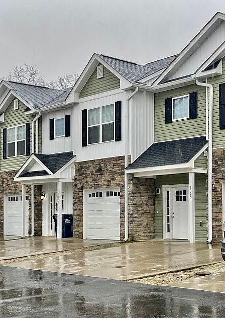 1st image of 1330 Maid Marian Ln NE #1330