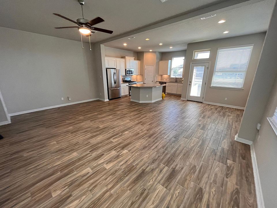 Kitchen and living room area