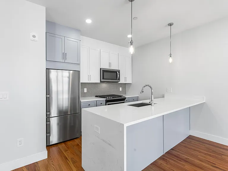 181 Bennington St #4 — Photo 2