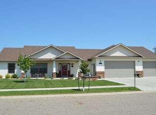 1310 Nicklaus Dr, Aberdeen, SD 57401