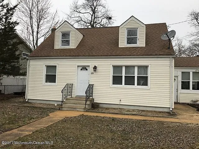 635 E Point Pleasant Ave photo 1
