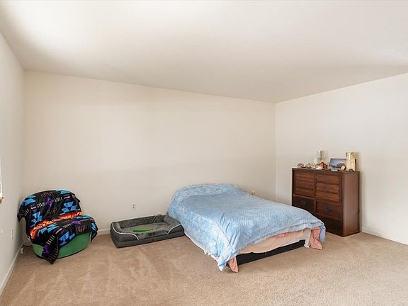 3rd image of 15812 Sherwood Rd