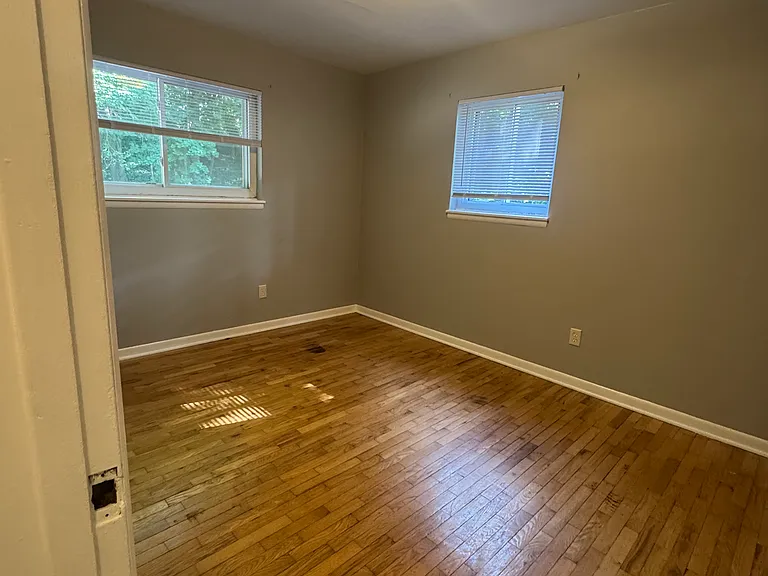 232 E Glenguile St #B — Photo 8