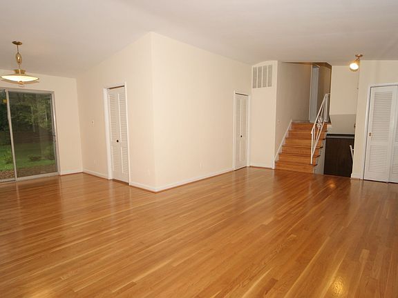 4th image of 9205 Cedarcrest Dr