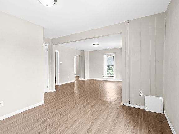 2nd image of 2321 Iowa St #17576154