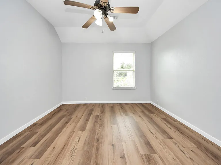 9002 Sundown Dr — Photo 35