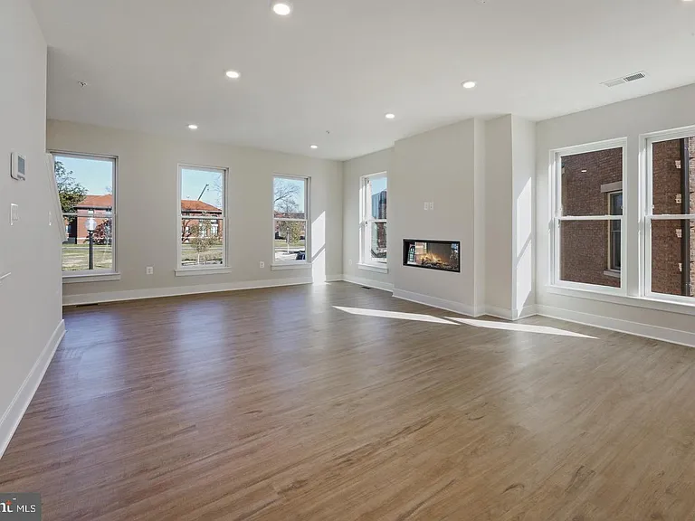 945 Sycamore Dr SE — Photo 11