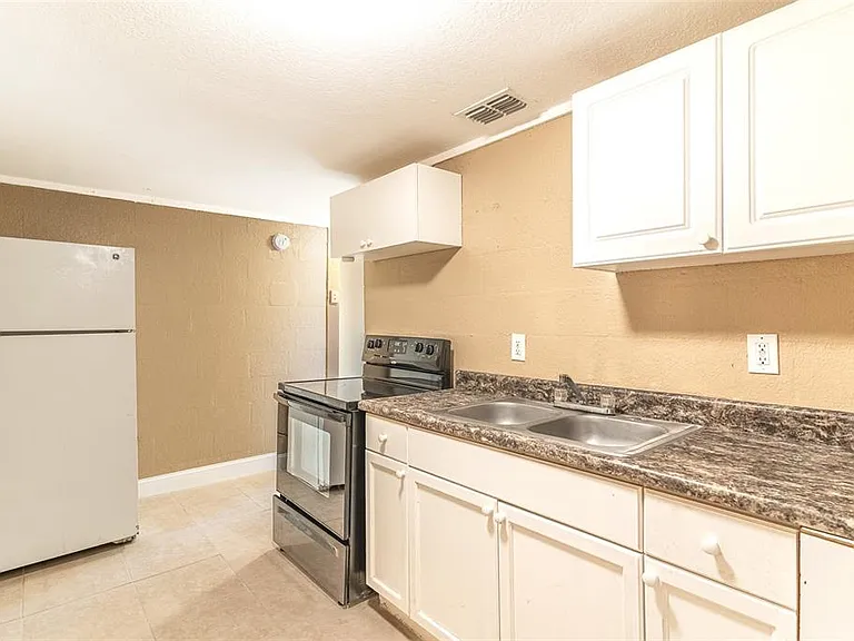 114 E Northside Dr #3 — Photo 5