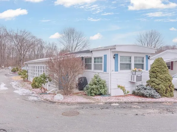 27-19 Woodward Rd, Lincoln, RI 02865