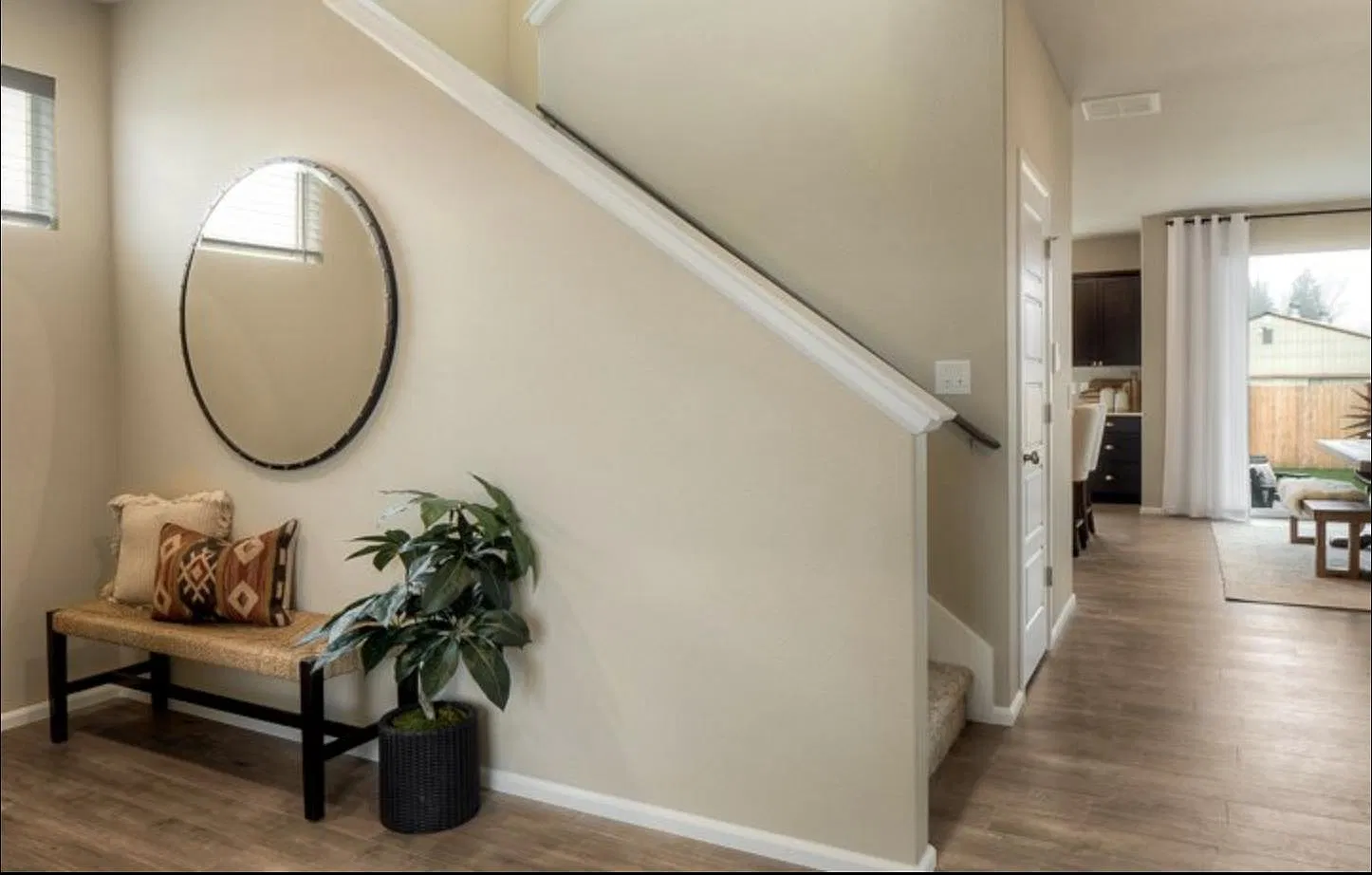 4 bed, 2.5 bath, 2704 sqft, $3,400 — Photo 2
