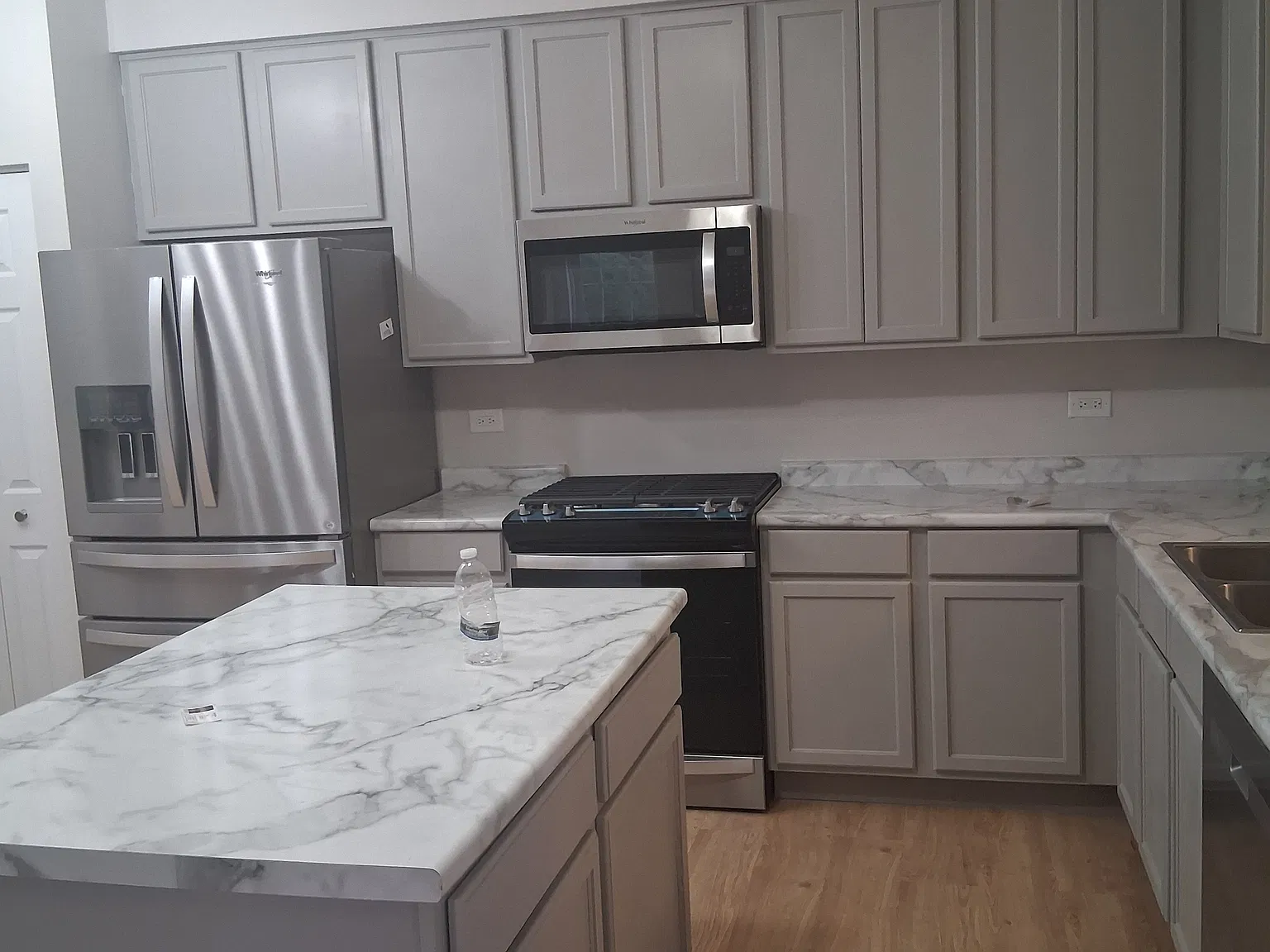 3 bed, 1800 sqft, $3,000 — Photo 2