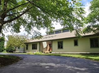 7304 Inverway Dr, Crystal Lake, IL 60014