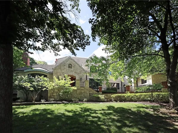 16940 S Stonehaven Dr, Village Of Loch Lloyd, MO 64012