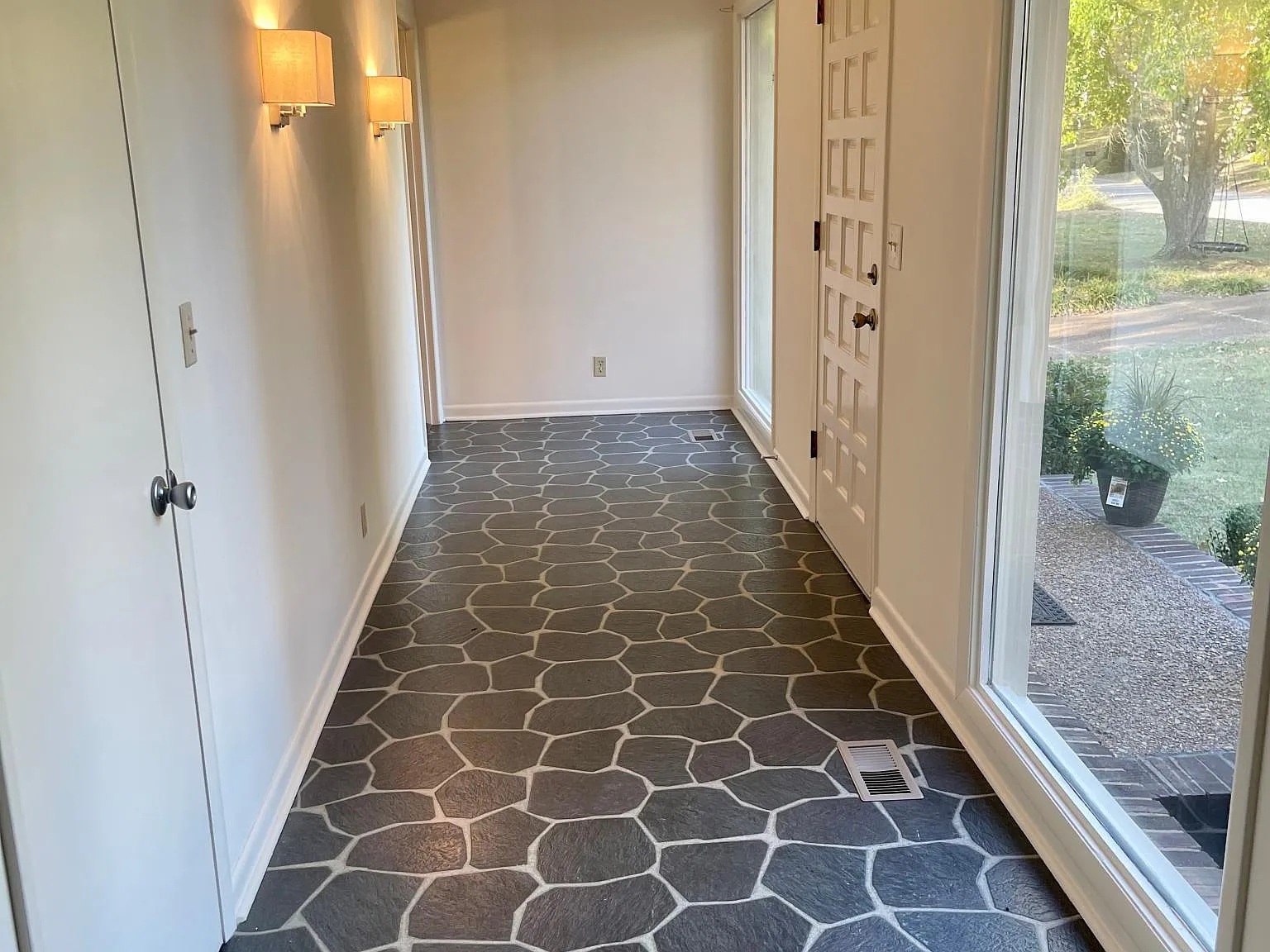 766 Myhr Dr — Photo 2