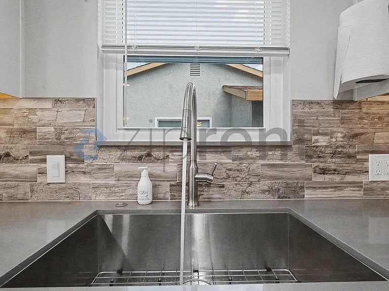 2307 N Cirby Way — Photo 15