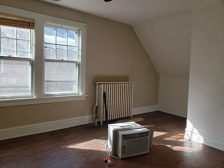 111 E Gilman St #2 — Photo 8