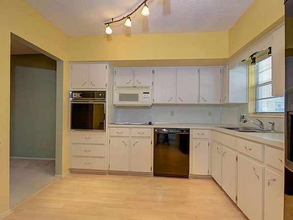 4th image of 2460 Franciscan Dr APT 4