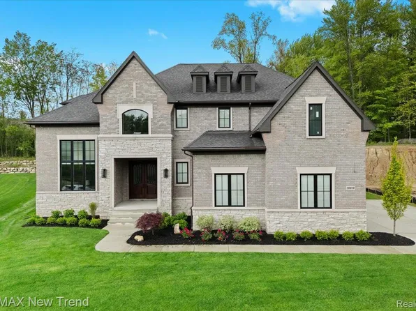 28878 Wintergreen Dr, Farmington, MI 48331