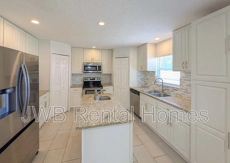 5430 Shady Pine St S — Photo 2