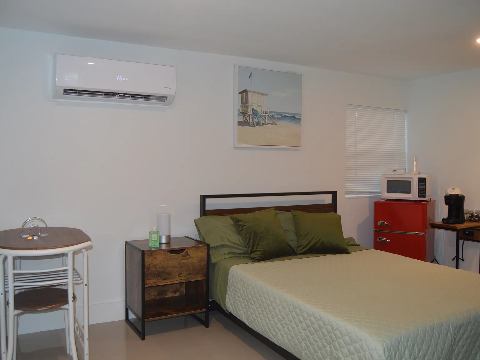 Studio, 250 sqft, $1,100 — Photo 1