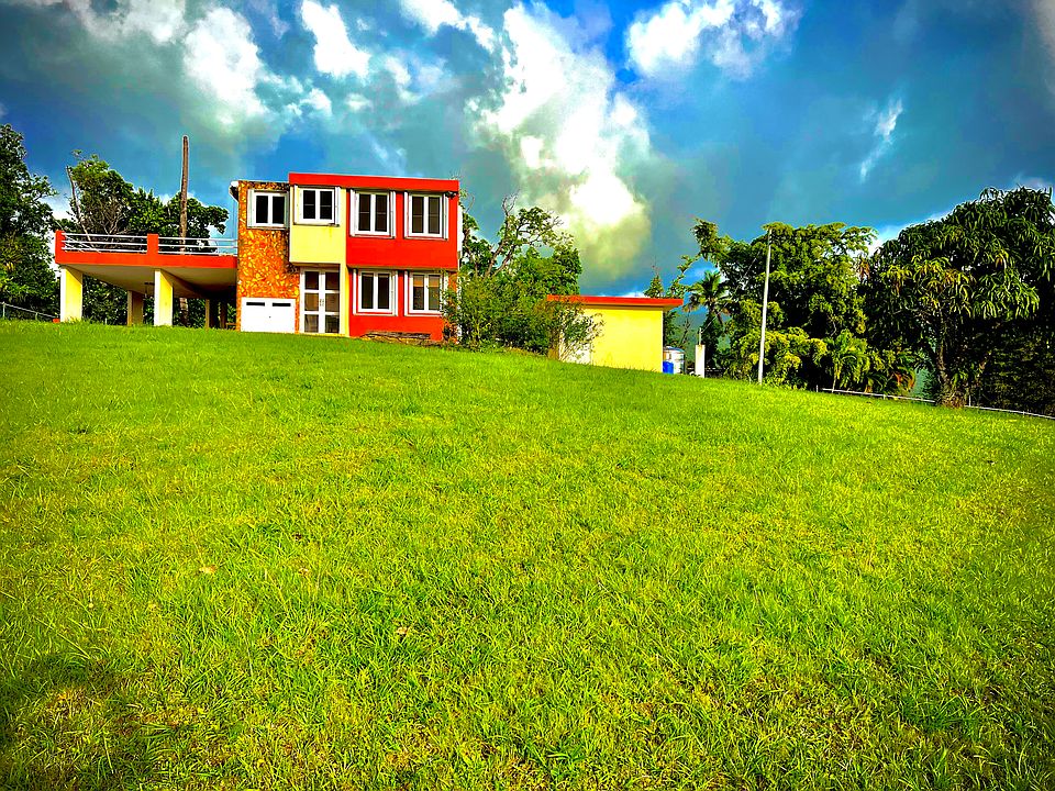 3 bedroom 2.5 bath fully furnished house on an acre of land. fully fenced and a dog run too.