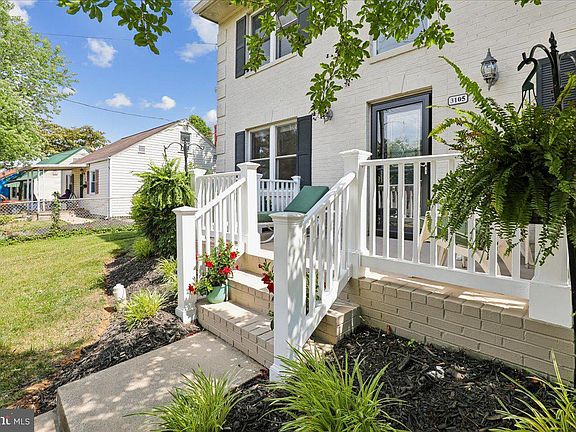 3rd image of 3105 Elmwood Dr