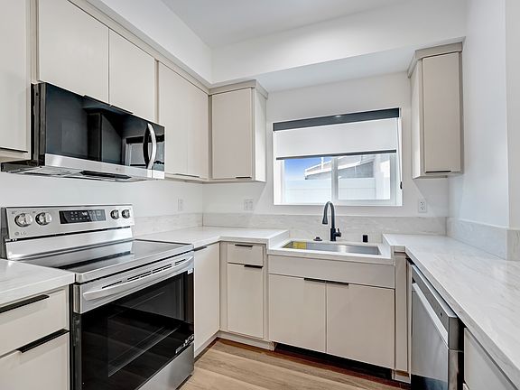 5th image of 4338 1/4 La Clede Ave