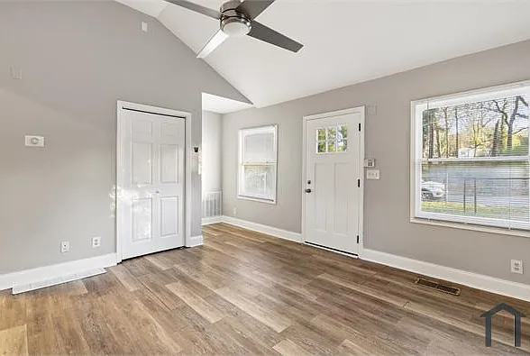 1137 White Oak Ave SW — Photo 9