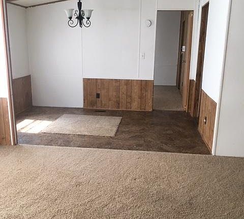 5th image of 111 Shady Acres Ln