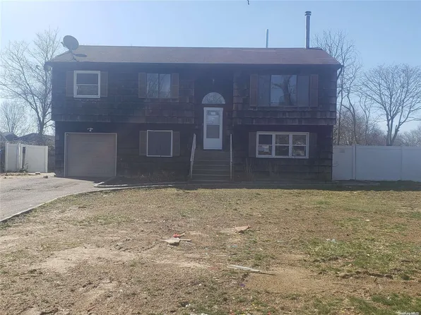 1610 Manatuck Boulevard, Bay Shore, NY 11706