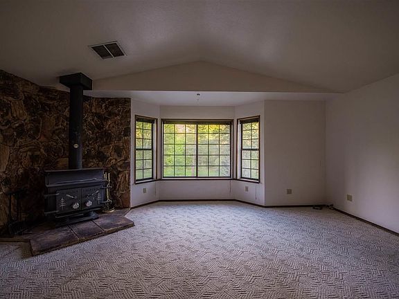 4th image of 22560 Little John Dr
