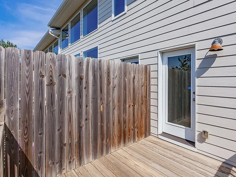 1508 NE Mocking Bird Ln — Photo 21