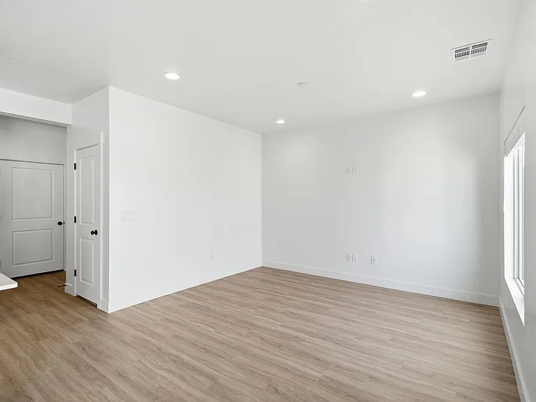 5690 S Weehawken Ln — Photo 14