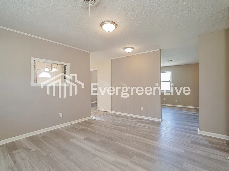 2211 Buckingham Dr — Photo 5