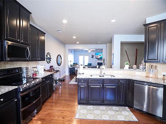 5th image of 5092 Whiteoak Ter SE