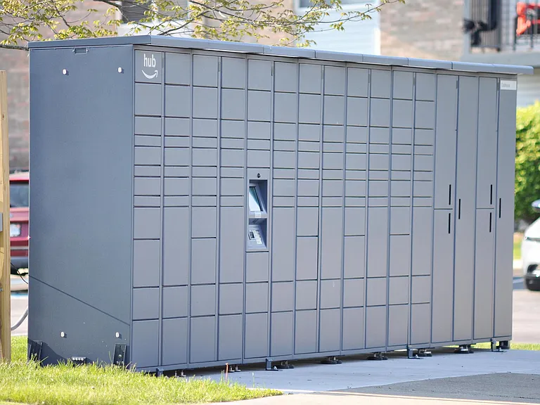 24/7 Amazon Hub Parcel Center