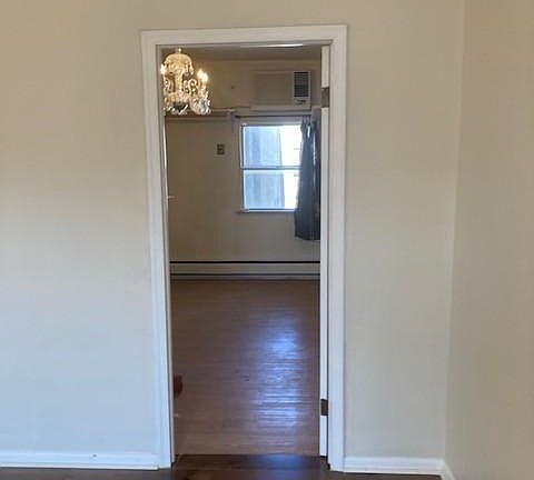 2nd image of 715 Reed St