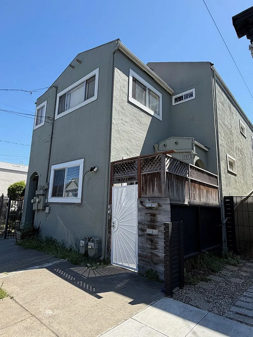 3 Bedroom, 2 Bath Unit — Photo 1