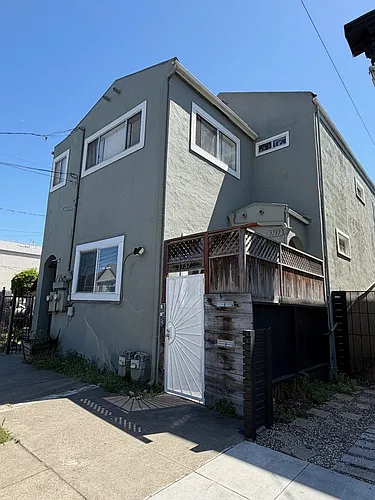 1737 Chase St Photo 1