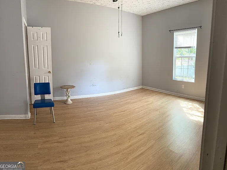 1006 W College St — Photo 11