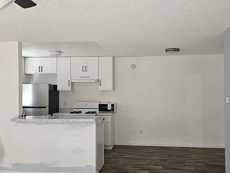 1076 Cabrillo Park Dr — Photo 9