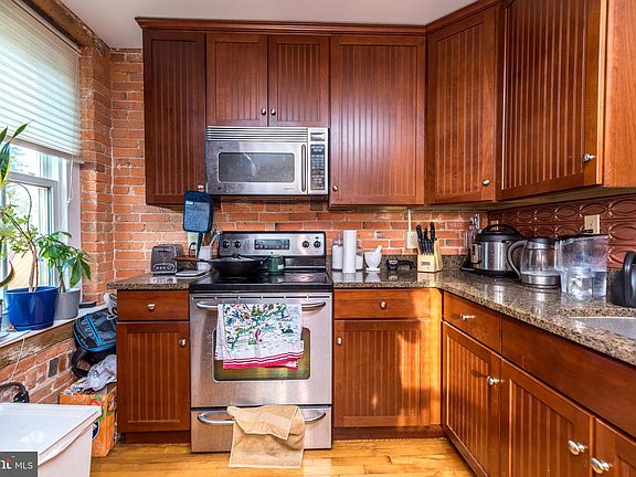 4th image of 19 E Broad St Unit A-4