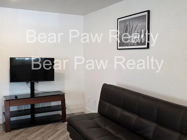 2912 Cribbon Ave — Photo 5